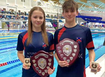 Lotta Schmees vom SV Sigiltra Sögel und David Smeja-Kerr vom SC Wiesbaden vertraten die Farben des englischen Schwimminternats Mount Kelly erfolgreich